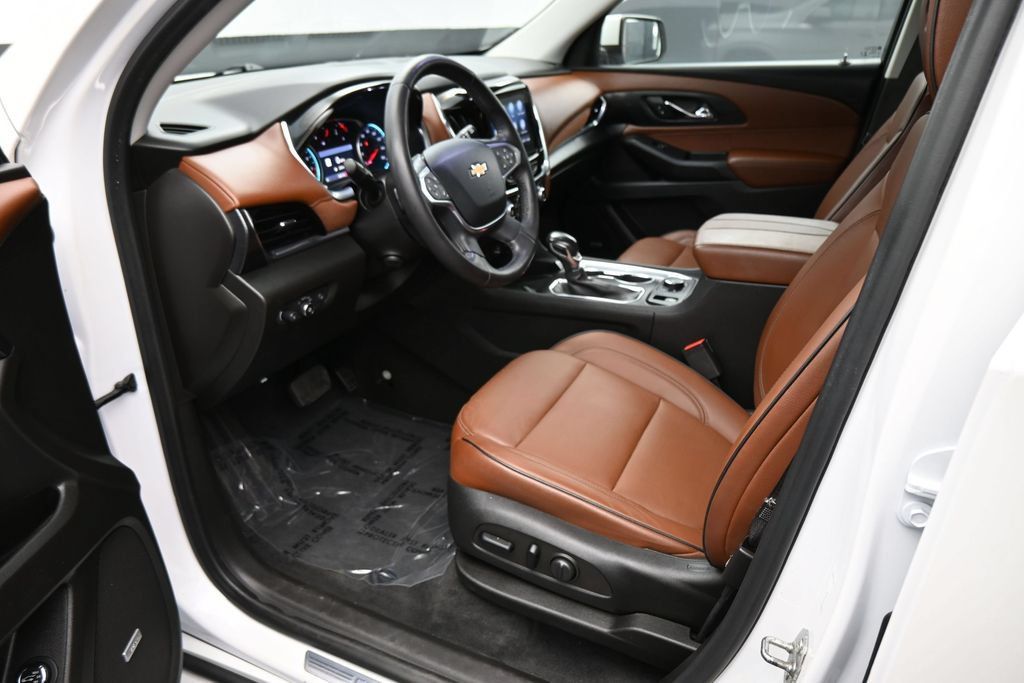 Used 2021 Chevrolet Traverse High Country FWD image 2