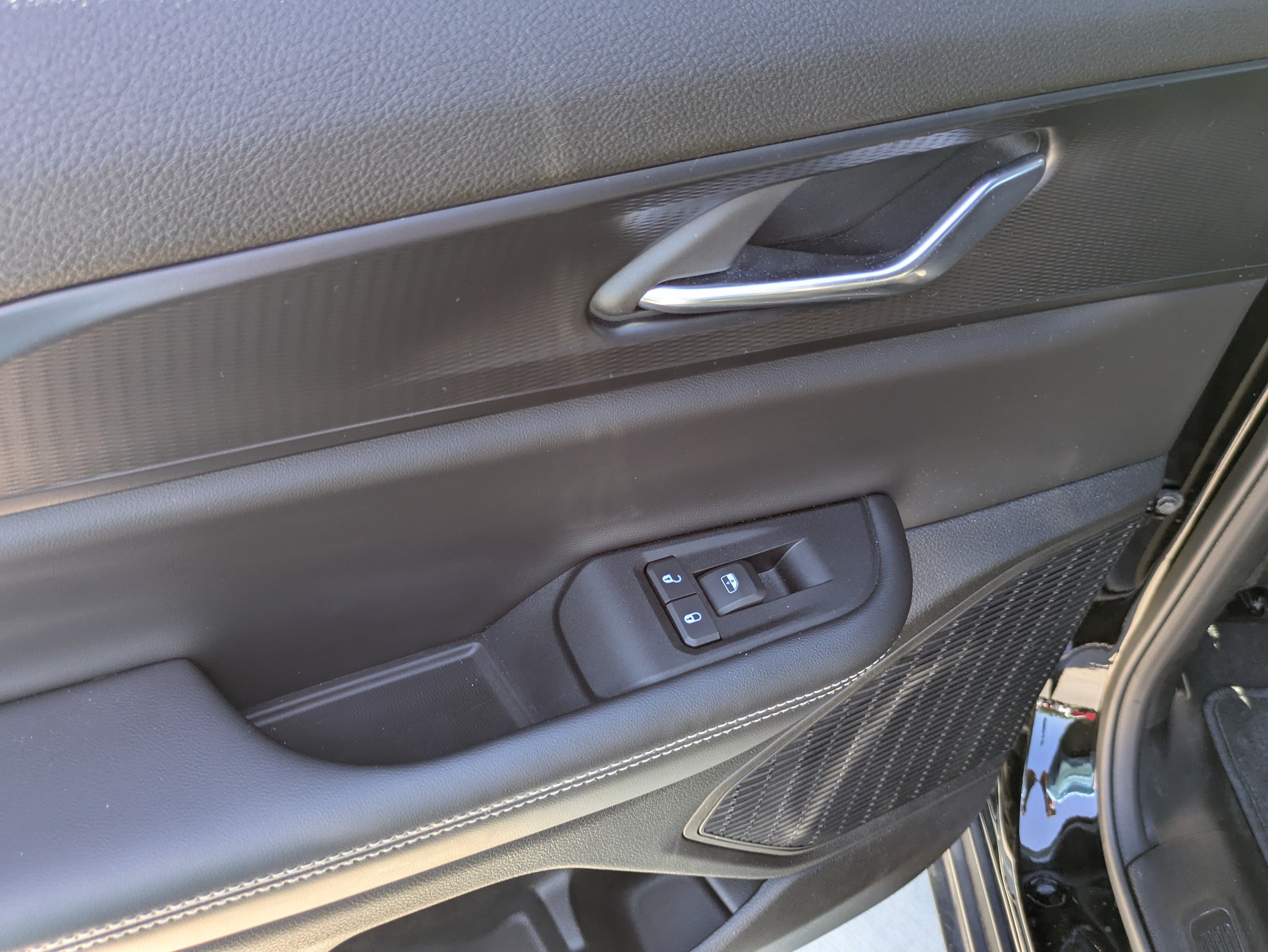 Used 2025 Jeep Grand Cherokee Altitude AWD/4WD image 14