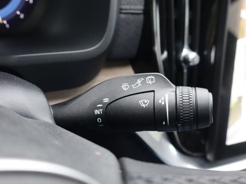 Used 2025 Volvo XC90 B6 Plus image 23