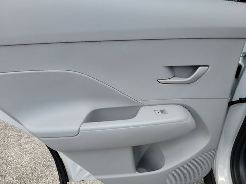 Used 2025 Hyundai Kona SEL FWD image 13