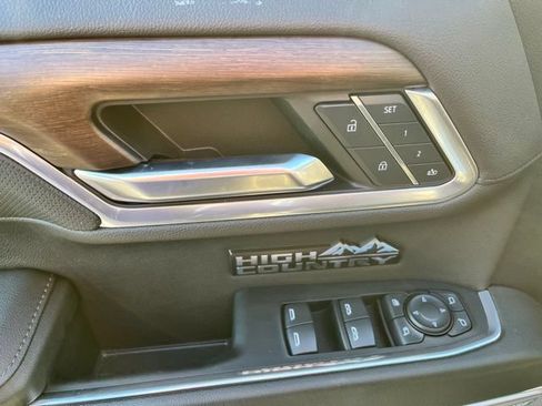 Used 2024 Chevrolet Silverado 1500 High Country w/ High Country Premium Package AWD/4WD image 19