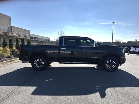 Used 2025 GMC Sierra 2500 Denali Ultimate image 11