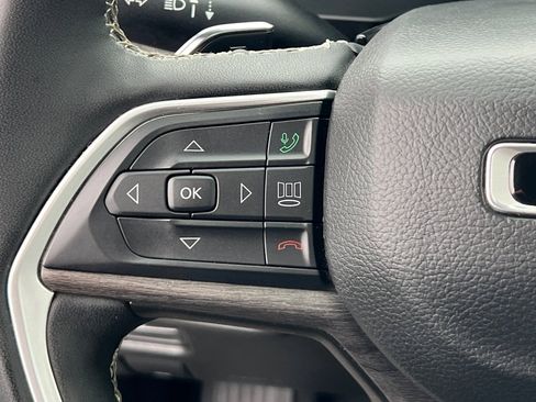 Used 2024 Jeep Grand Cherokee Limited image 28