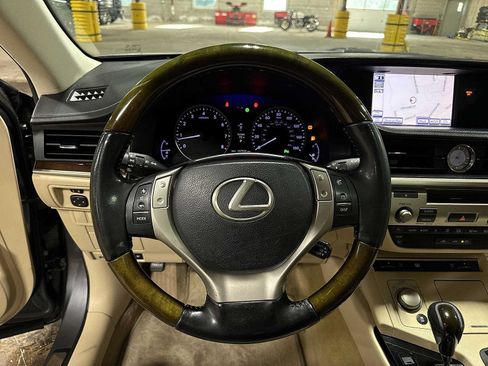 Used 2013 Lexus ES 350 w/ Luxury Pkg FWD image 17