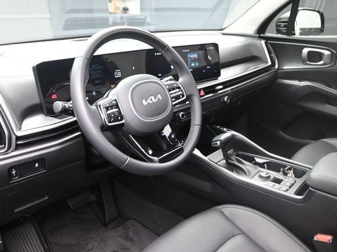 Used 2025 Kia Sorento S w/ Panoramic Sunroof Package FWD image 17