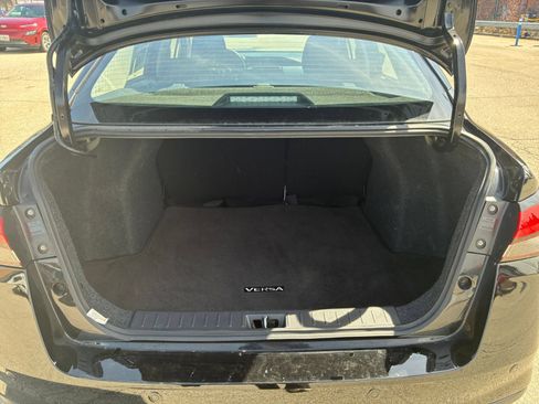 Used 2025 Nissan Versa SV FWD image 24