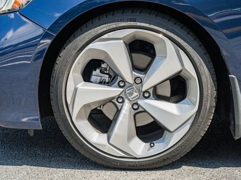 Used 2018 Honda Accord Touring image 17