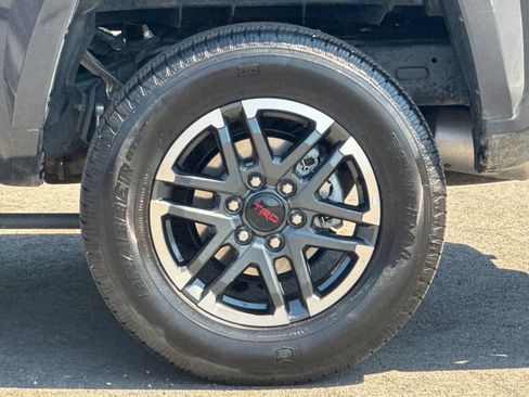Used 2025 Toyota Tacoma TRD Sport AWD/4WD image 25