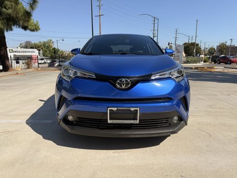 Used 2018 Toyota C-HR XLE FWD image 3