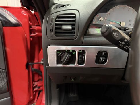 Used 2002 Ford Thunderbird RWD image 28