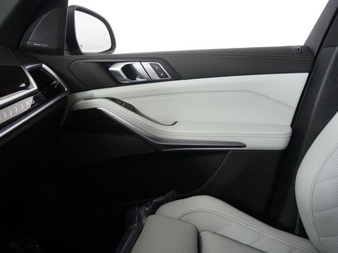 Used 2026 BMW X5 xDrive40i w/ Premium Package image 23