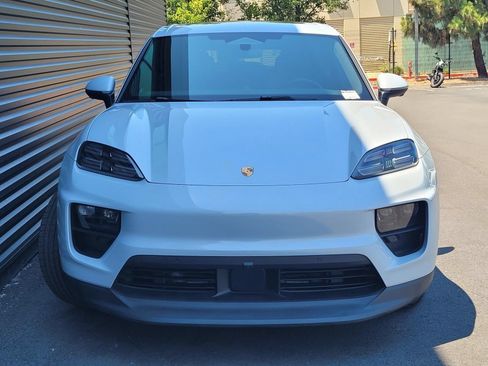 Certified 2025 Porsche Macan Electric RWD image 11