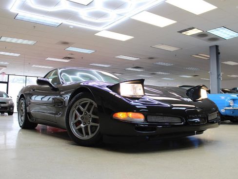 Used 2003 Chevrolet Corvette Z06 w/ Memory Package, 3 Drivers image 2