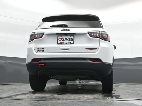Used 2025 Jeep Compass Trailhawk AWD/4WD image 37