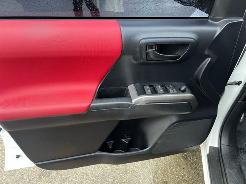 Used 2020 Toyota Tacoma SR5 image 23