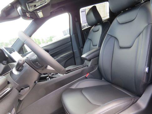 New 2025 Jeep Compass Limited w/ Sun & Sound Group image 18