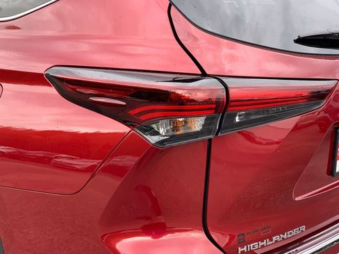 New 2026 Toyota Highlander Platinum AWD/4WD image 35