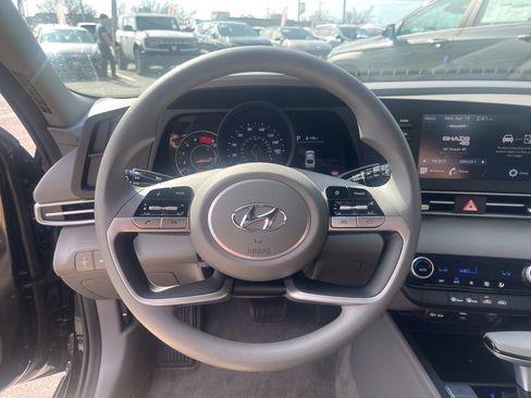 Certified 2023 Hyundai Elantra SEL w/ Preferred Accessory Package FWD image 15