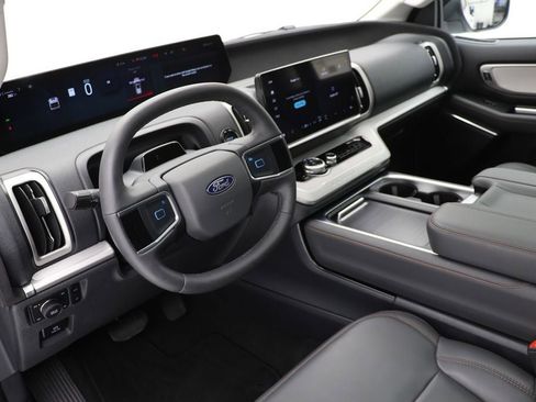 Used 2025 Ford Expedition Active image 15