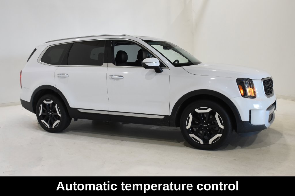 Used 2025 Kia Telluride S FWD image 3