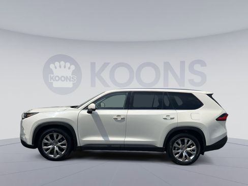 Used 2024 Toyota Grand Highlander AWD image 2