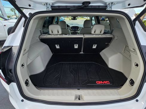 Used 2020 GMC Terrain Denali w/ Denali Premium Package FWD image 10