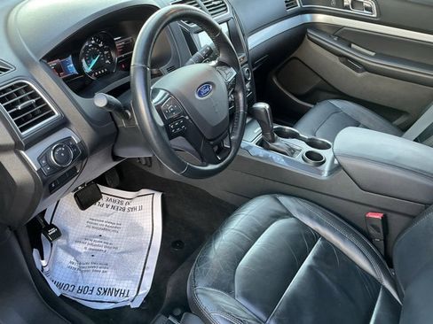 Used 2017 Ford Explorer XLT w/ Equipment Group 202A image 14