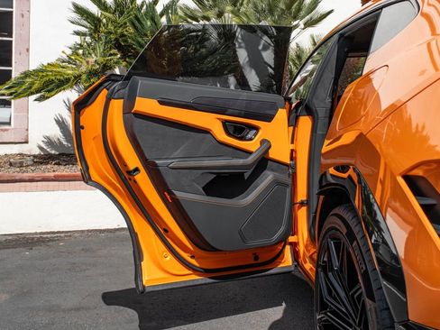 New 2026 Lamborghini Urus SE image 35