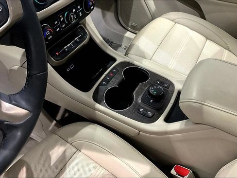 Used 2023 GMC Acadia Denali w/ Denali Ultimate Package AWD/4WD image 18