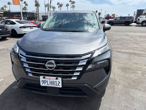 Used 2025 Nissan Rogue SV FWD image 3