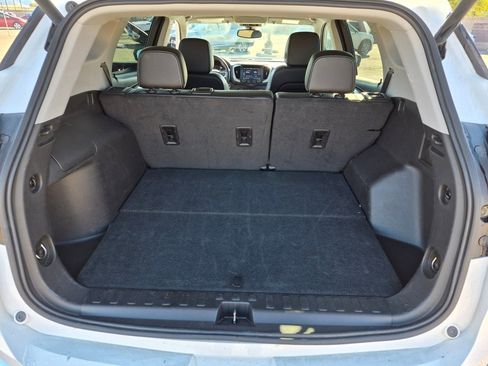 Used 2024 GMC Terrain SLT image 24