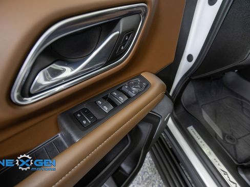 Used 2023 Chevrolet Tahoe High Country AWD/4WD image 12