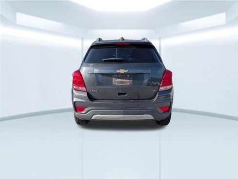 Used 2018 Chevrolet Trax LT w/ LT Convenience Package FWD image 5