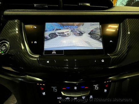 Used 2024 Cadillac XT6 Sport image 37