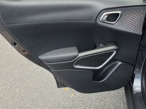 Used 2025 Kia Soul LX image 27