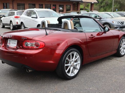 Used 2009 MAZDA MX-5 Miata Grand Touring RWD image 7