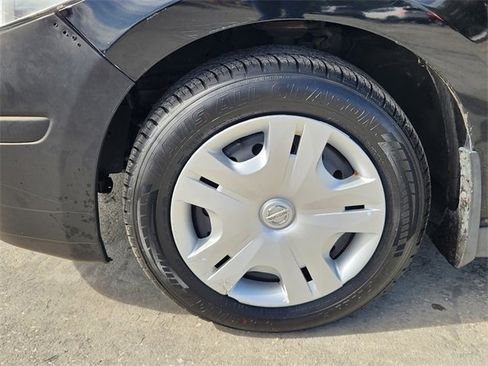 Used 2012 Nissan Versa 1.8 S w/ Plus Pkg image 7