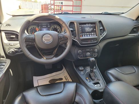 Used 2022 Jeep Cherokee Trailhawk AWD/4WD image 18