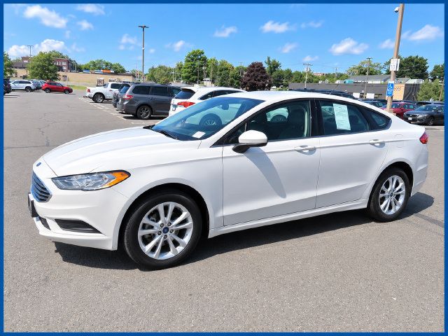Used 2018 Ford Fusion SE w/ Fusion SE Technology Package FWD image 1