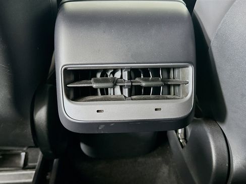 Used 2023 Tesla Model Y Long Range AWD/4WD image 27