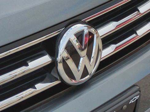 Used 2018 Volkswagen Tiguan S image 29