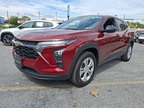 Used 2024 Chevrolet Trax LS image 1