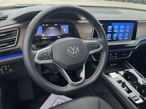 Certified 2025 Volkswagen Atlas SEL image 42