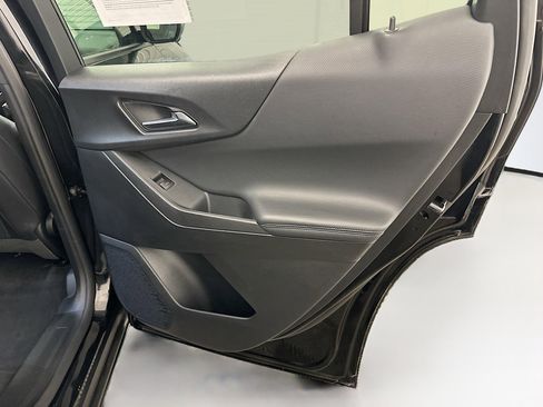 Used 2025 Chevrolet Equinox LT w/ Convenience Package II image 32