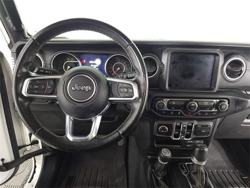 Used 2019 Jeep Wrangler Unlimited Sahara image 11