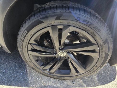 Used 2023 Volkswagen Tiguan SE R-Line AWD/4WD image 12