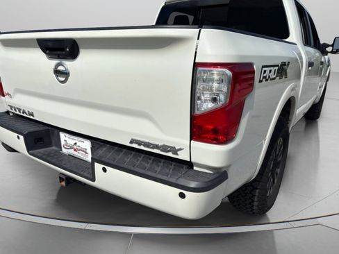 Used 2017 Nissan Titan PRO-4X w/ Pro-4x Convenience Package AWD/4WD image 10