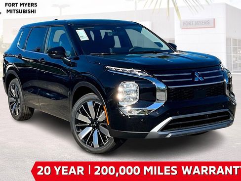 New 2025 Mitsubishi Outlander SE image 1