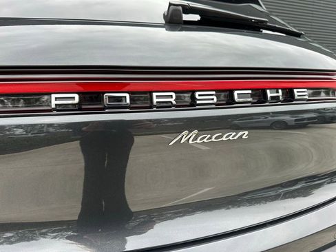 Certified 2025 Porsche Macan image 14