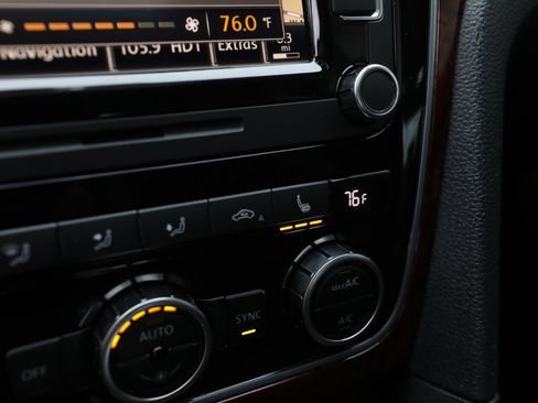 Used 2013 Volkswagen Passat TDI SEL Premium image 20